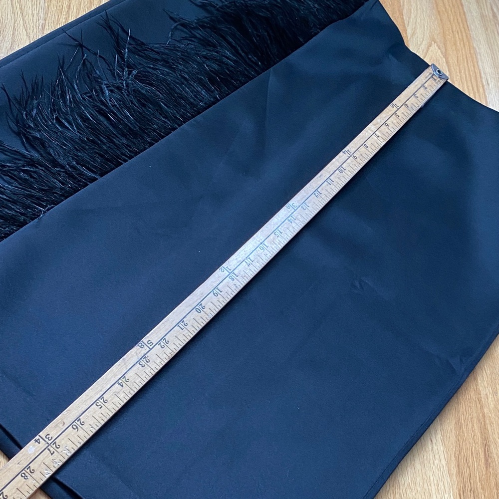 Elegant Black Skirt with Feather Detail - Picture 9 of 12